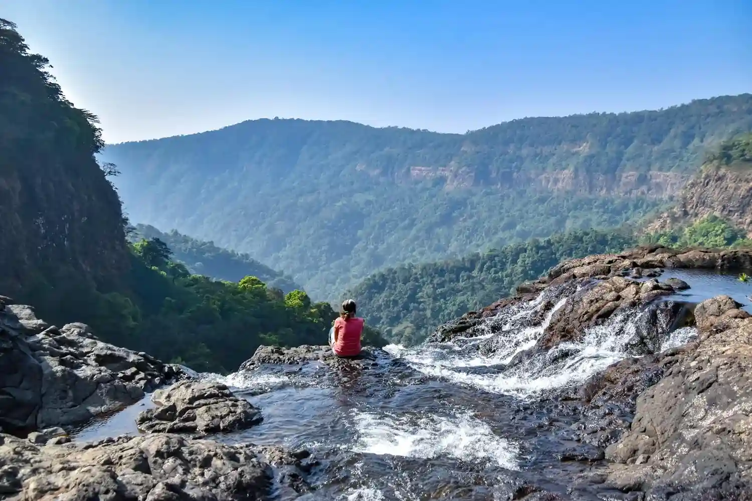 How to Reach Tirthan Valley